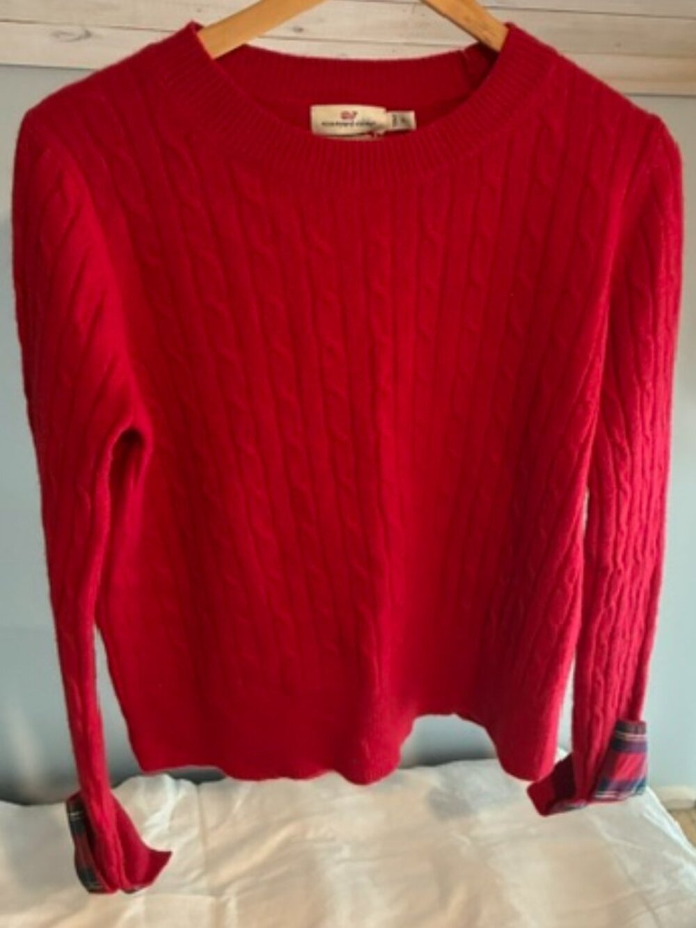 Beautiful red Vineyard vines cashmere sweater. Size XL, but fits more like a L